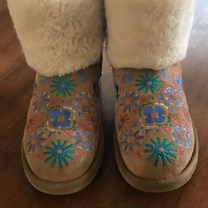 Uggs size 9 limited edition embroidered boots